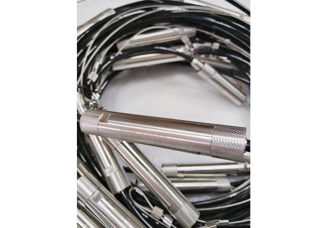 BTLT-3 chain-type multi-point temperature transmitter for borehole, soil & frozen ground. Integrated vulcanized cable, IP68 rated & RS485 MODBUS-RTU.