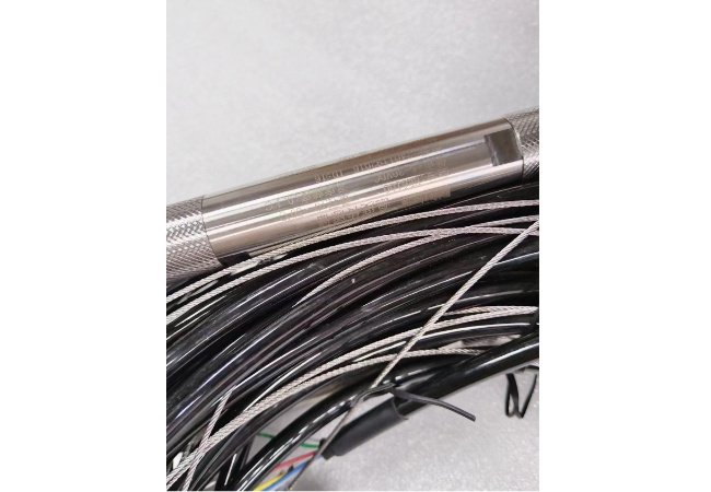 BTLT-3 chain-type multi-point temperature transmitter for borehole, soil & frozen ground. Integrated vulcanized cable, IP68 rated & RS485 MODBUS-RTU.